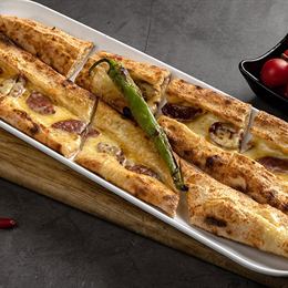 Sucuklu Kaşarlı Pide